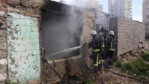 Metruk evde çıkan yangın korkuttu