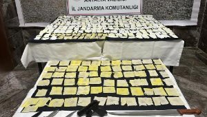 Şüphelilerin otomobilinden yüklü miktarda uyuşturucu çıktı