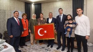 Vali Yazıcı, iftarda şehit ailesine misafir oldu