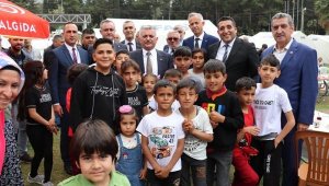 Vali Yazıcı, Osmaniye'deki depremzedeleri ziyaret etti