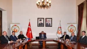 Vali Yazıcı: Seçim demokrasinin namusudur