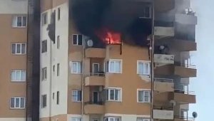 10'uncu katta çıkan yangında ev kullanılamaz hale geldi