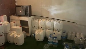 3265 litre alkol ve 12 bin 950 şişe ve kapağı ele geçirildi