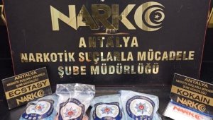 Antalya'da 5 kilo 272 gram esrar, 19 bin 881 adet ecstasy hap ele geçirildi