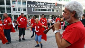 Büyükşehir'den özel gençlere davullu zurnalı asker uğurlaması