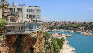 Çatlak falez üzerindeki yapıya 'Güçlendirme gerekmiyor' raporu