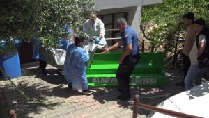 Elbise dolabında cansız bedeni bulundu, oğlu cinayet şüphelisi olarak aranıyor