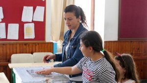 Geceleri 10 bin kişinin olduğu mahallede, 75 seçmen bulunuyor