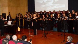 İş insanlarından anlamlı konser