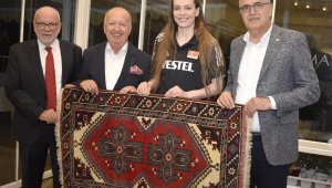Kaptan Eda'ya Döşemealtı halısı