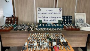 Kemer'de 345 adet gümrük kaçağı saat ele geçirildi