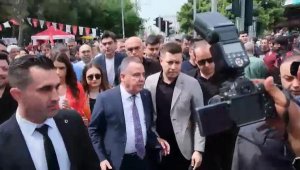 Muhittin Böcek'in esnaf ziyaretinde arbede yaşandı