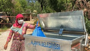 'Kurban atıklarını sokağa değil çöpe at'