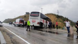 Antalya'da yolcu otobüsü şarampole düştü: 10 yaralı