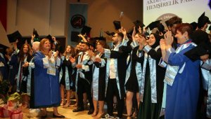 AÜ'de 188 hemşire yemin ederek mesleğe ilk adımı attı