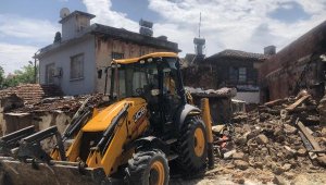 Balbey Mahallesi'nde metruk yapılar yıkıldı