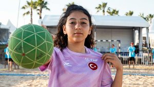 Hentbolcu depremzede Sena, Avrupa şampiyonasına hazırlanıyor