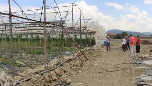 Hortum ve dolu vuran Kayabaşılı üreticiye sera naylonu yardımı