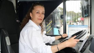 Kadın otobüs şoförüne bıçak çekilen tartışmanın görüntüleri ortaya çıktı