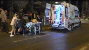 Kaldırıma çarpan moto kurye yaralandı