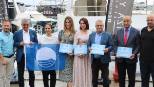 Kemer'de marina ve 4 tekneye mavi bayrak