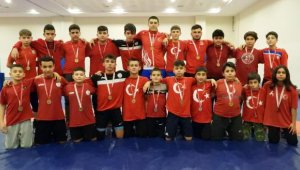 Kepez'in güreşçilerinden 6 altın madalya
