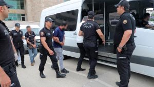 Polis aranan 60 kişiyi yakaladı