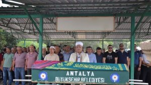 Şehit öğretmenin annesi toprağa verildi