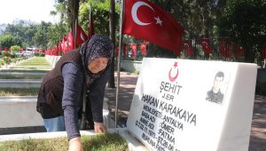 Şehitlik ve mezarlıklarda bayram yoğunluğu