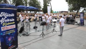 Şehrin kalbinde müzik keyfi