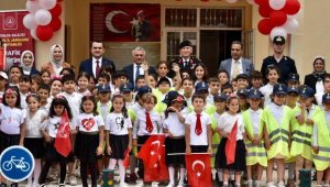 Vali Yazıcı, öğrencilerle birlikte trafik eğitimine katıldı