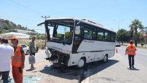 Yolcu midibüsü ile VIP minibüs çarpıştı; 3'ü Rus, 13 yaralı