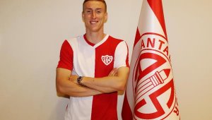 Adam Buksa, kiralık olarak Antalyaspor'da