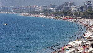 Antalya'da sahiller doldu