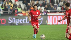 Antalyaspor'da Japon orta saha Nakajima ile yollar ayrıldı