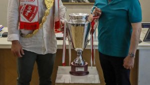 Başpehlivan Zeybek, memleketinde coşkuyla karşılandı