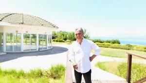 Falezlerde öğrenciler için ders çalışma merkezi
