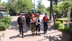 Hırsızlık yaparken kameraya yakalanan İranlı 2 kadın turist tutuklandı