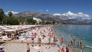 Kemer, nüfusunun 4 katı tatilciyi ağırlıyor