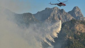 Kemer'deki orman yangınına havadan müdahale