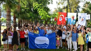 Muratpaşa'nın plajları için mavi bayrak töreni