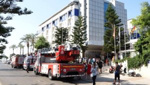 Otelde çıkan yangında dumandan etkilendiler