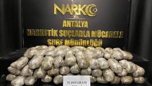 Otogarda ve kargo firmasında, araç lastiklerine gizlenmiş 35,5 kilo esrar ele geçirildi