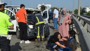 Otomobille hafif ticari araç çarpıştı: 1 ölü, 4 yaralı