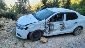 Tırla otomobil çarpıştı: 2 yaralı