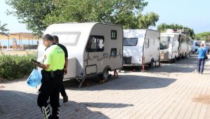 Antalya'da denize sıfır karavanlar tahliye edildi