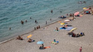 Antalya'da nem bulutları nedeniyle uçaklar iniş yapamadı