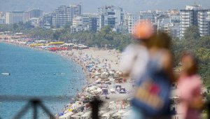 Antalya'da sahilde ve kanalda serinlik