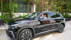 ATSO, Türkiye'nin ilk yerli otomobili Togg'u teslim aldı