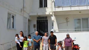 Binanın duvarları çatladı, ev sahipleri 'Ölmek istemiyoruz' diye yardım istedi